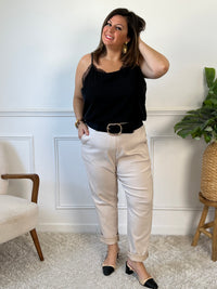 Adoptez un look rafraîchissant avec ce haut noir décontracté de Leonia. Parfait pour les journées ensoleillées, il offre un ajustement confortable et un coupé élégant. Ajoutez ce haut à votre garde-robe pour un style tendance.