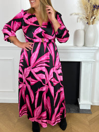 Robe longue grande taille femme Robe longue à manches longues Cache cœur Elastiquée à la taille et aux poignets Ceinture amovible Couleurs : noir et rose Composition : 100% Polyester Lavage à la main obligatoire Made in RPC