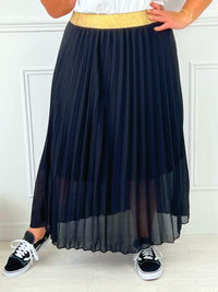 JUPE LONGUE PLISSÉE NOIRE FEMME GRANDE TAILLE Jupe longue plissée Couleur : noir Taille Elastiquée dorée Doublée Composition : 100% Polyester Made in Italie