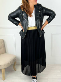 JUPE LONGUE PLISSÉE NOIRE FEMME GRANDE TAILLE Jupe longue plissée Couleur : noir Taille Elastiquée dorée Doublée Composition : 100% Polyester Made in Italie