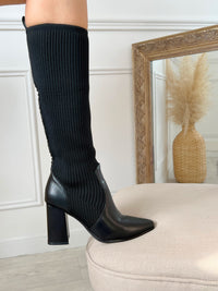 BOTTES HAUTES ÉLASTIQUES NOIRES Bottes hautes Elastique Bi-matière Couleur : noir Enfilage Convient à toutes morphologies Synthétique