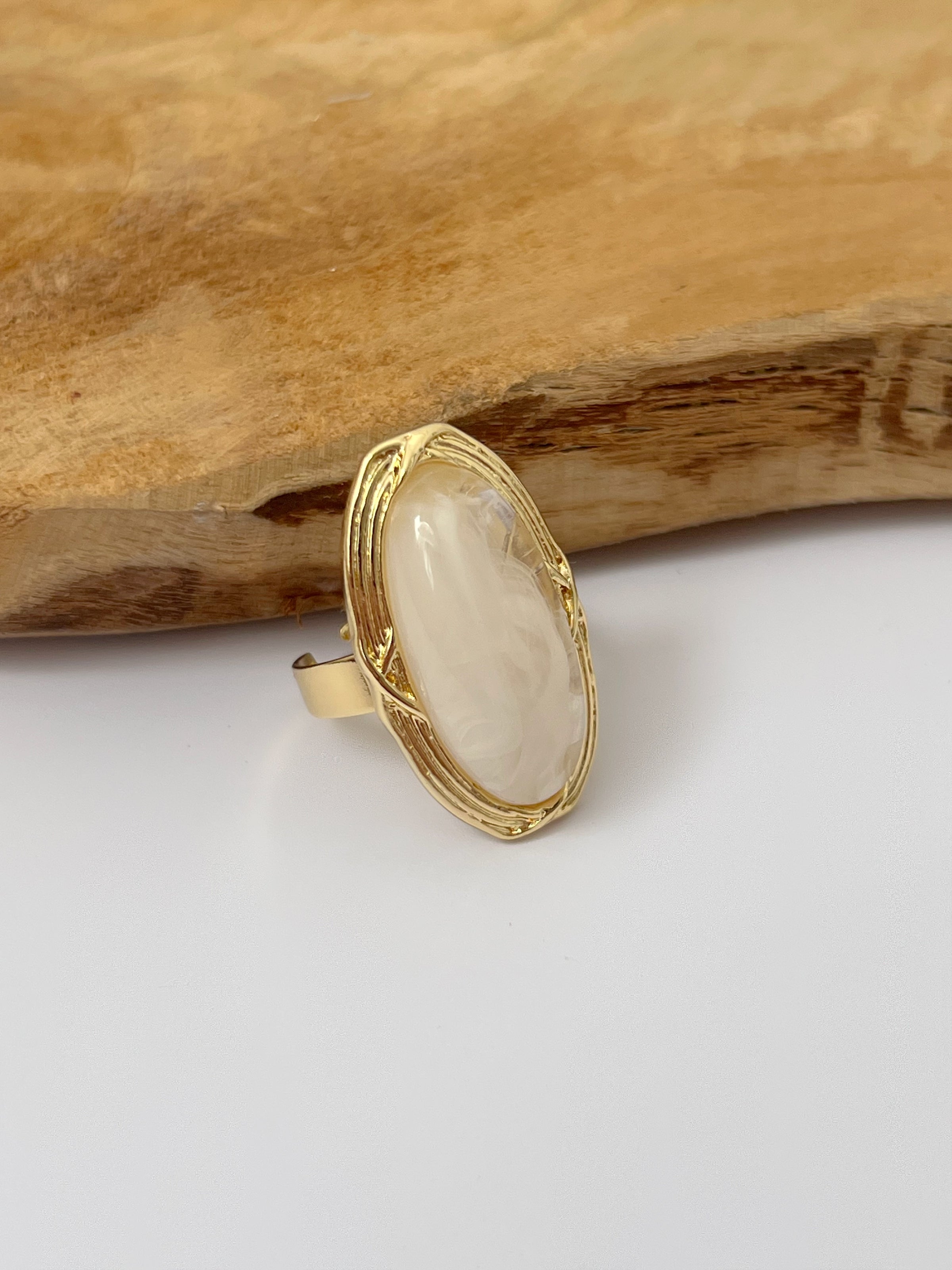 Ecru and gold ring: Ayana