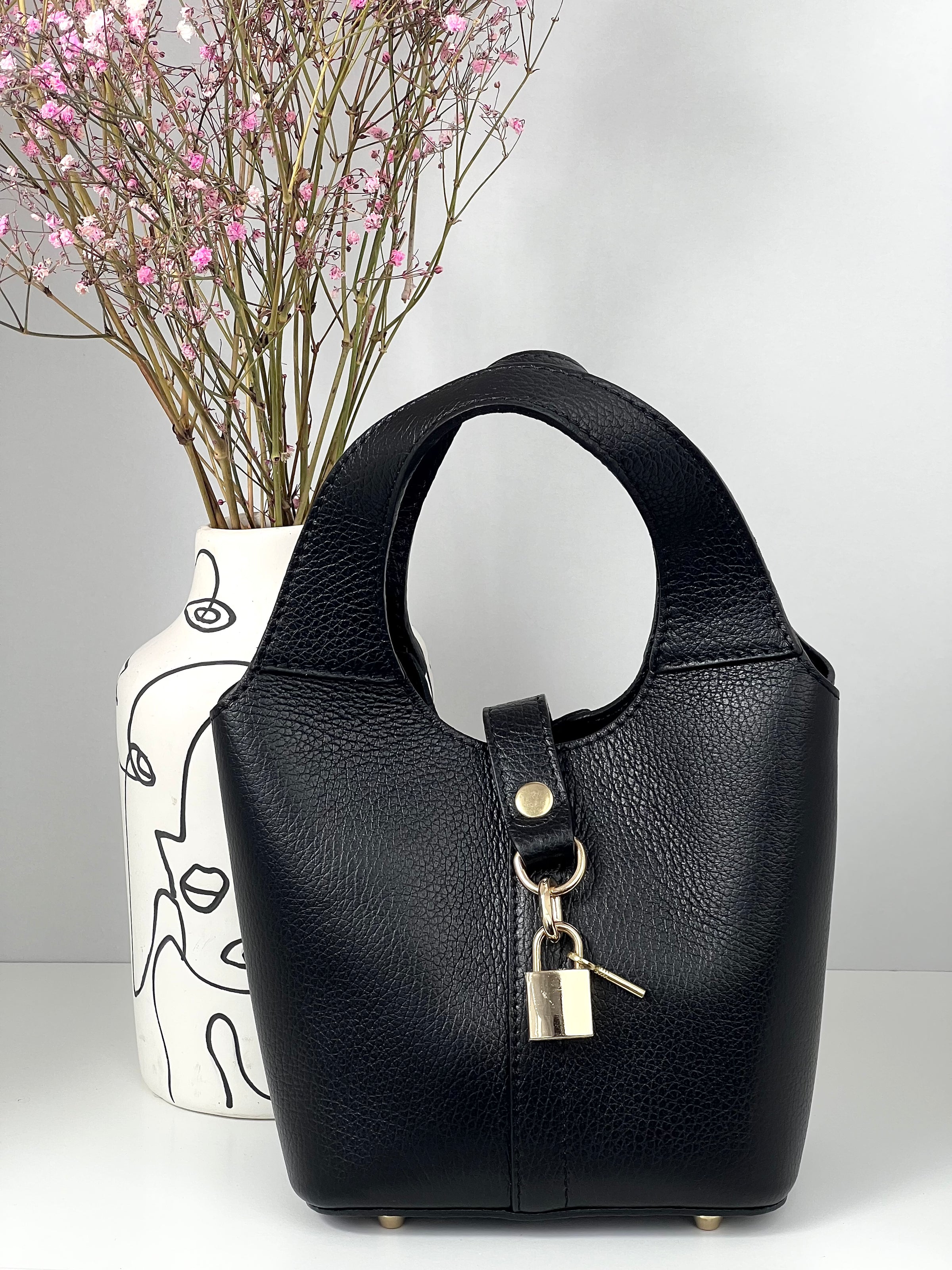 Black bag: Naor