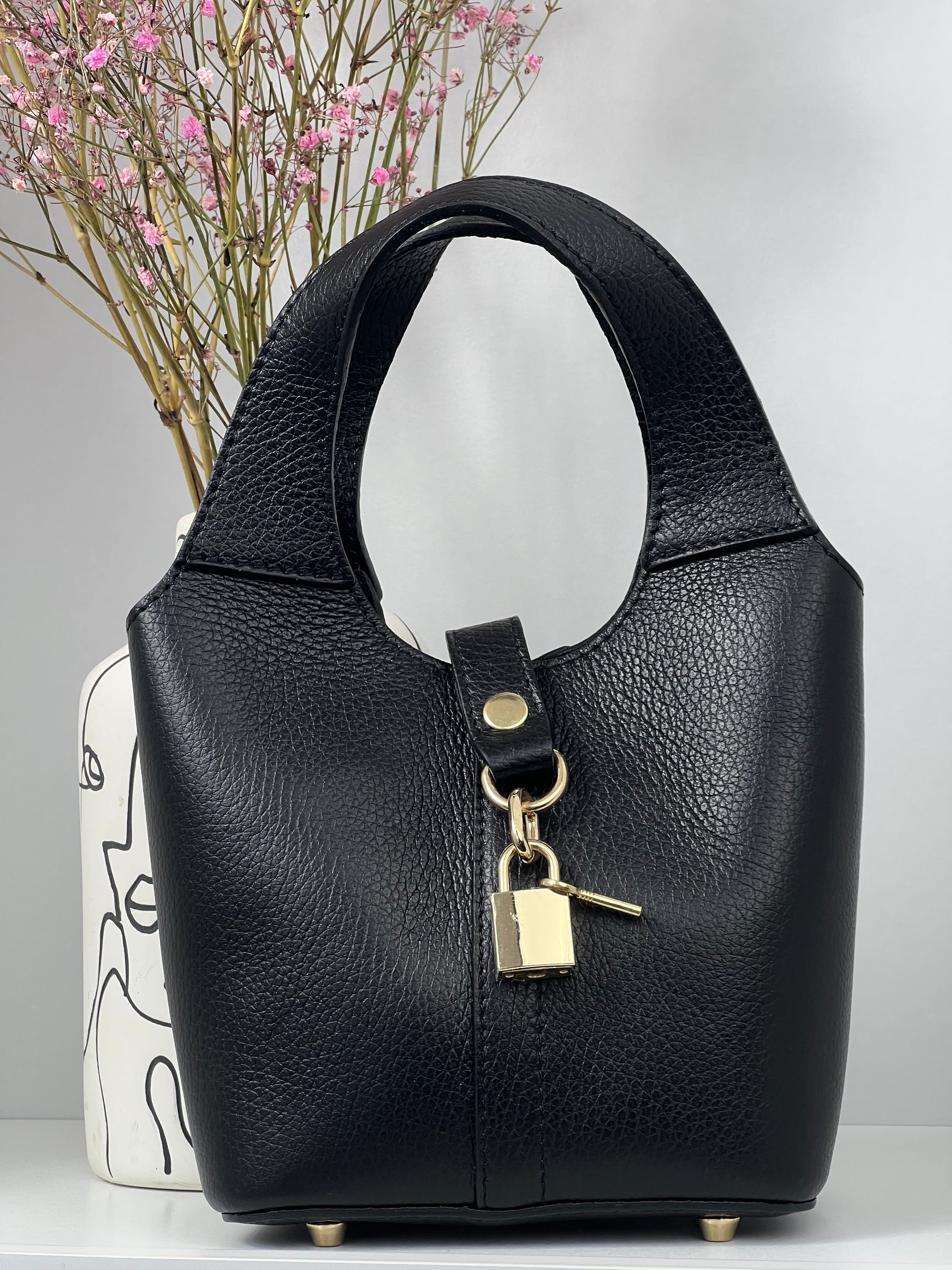 Black bag: Naor