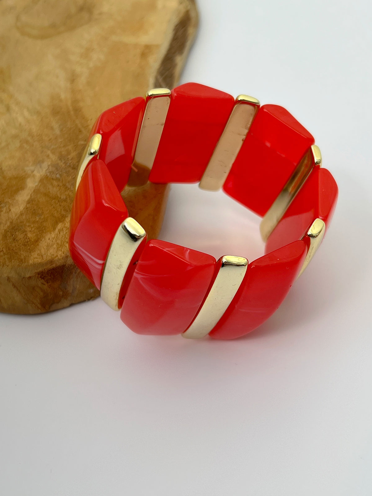 Red bracelet: Wily
