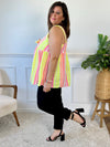 Ce top grande taille en gaze de coton offre un confort optimal avec son élastique au dos. Son col V à nouer et ses motifs verticaux fluos apportent style et fraîcheur, idéal pour une silhouette féminine et décontractée.