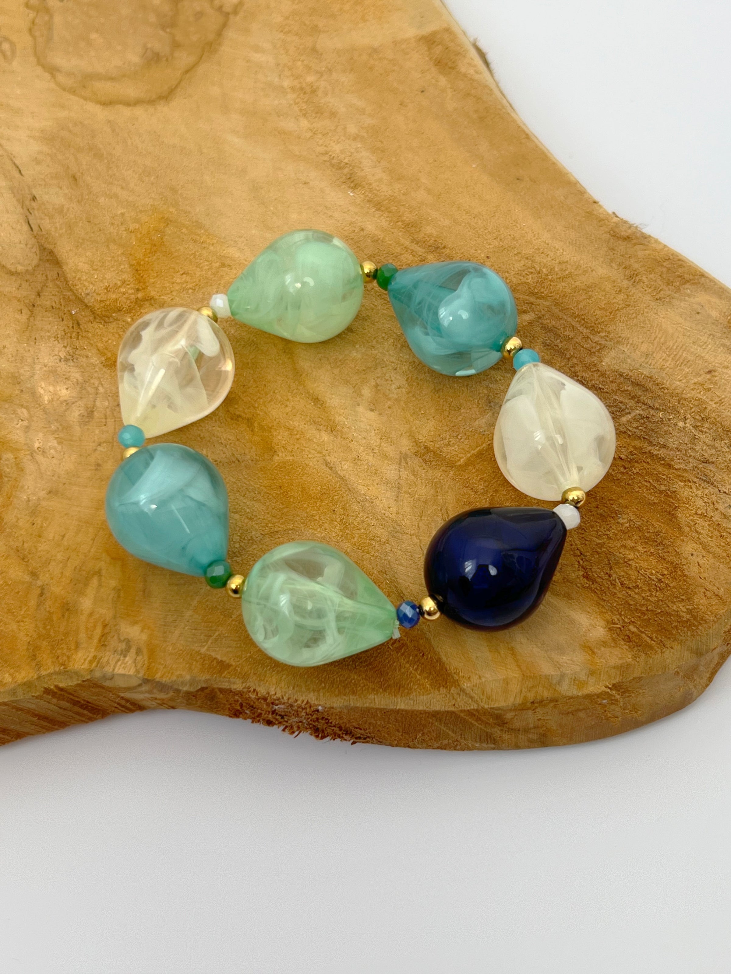 Blue and white bracelet: Tinae