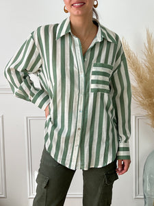 Chemise en coton verte et écrue femme Chemise manches longues  Col chemise  Rayures verticales Légèrement transparente Une poche avant avec rayures horizontales Boutonnée sur le devant et aux poignets Couleur : verte et écru Composition : 100% Coton Made in P.R.C
