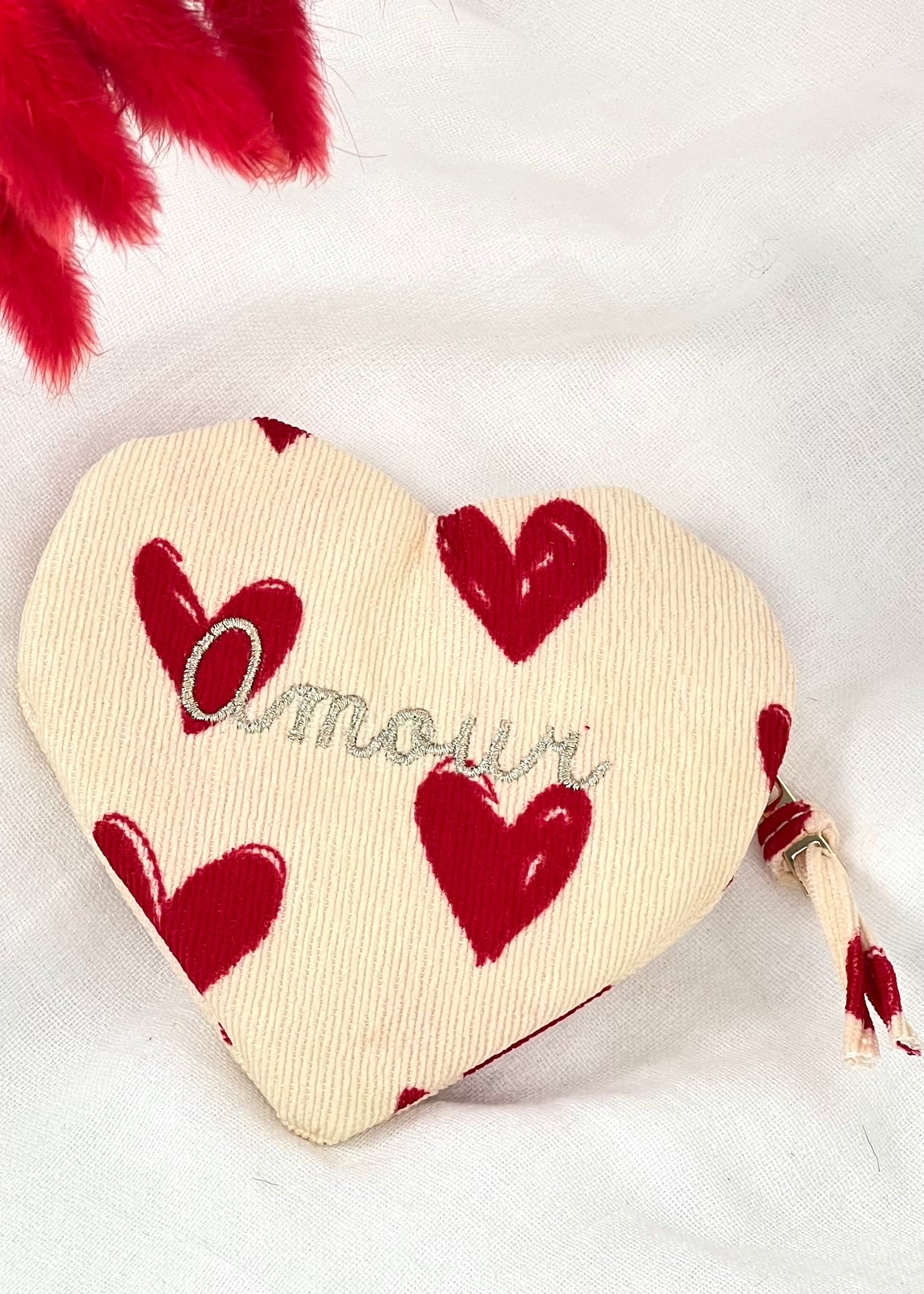 Beige heart clutch: Olio
