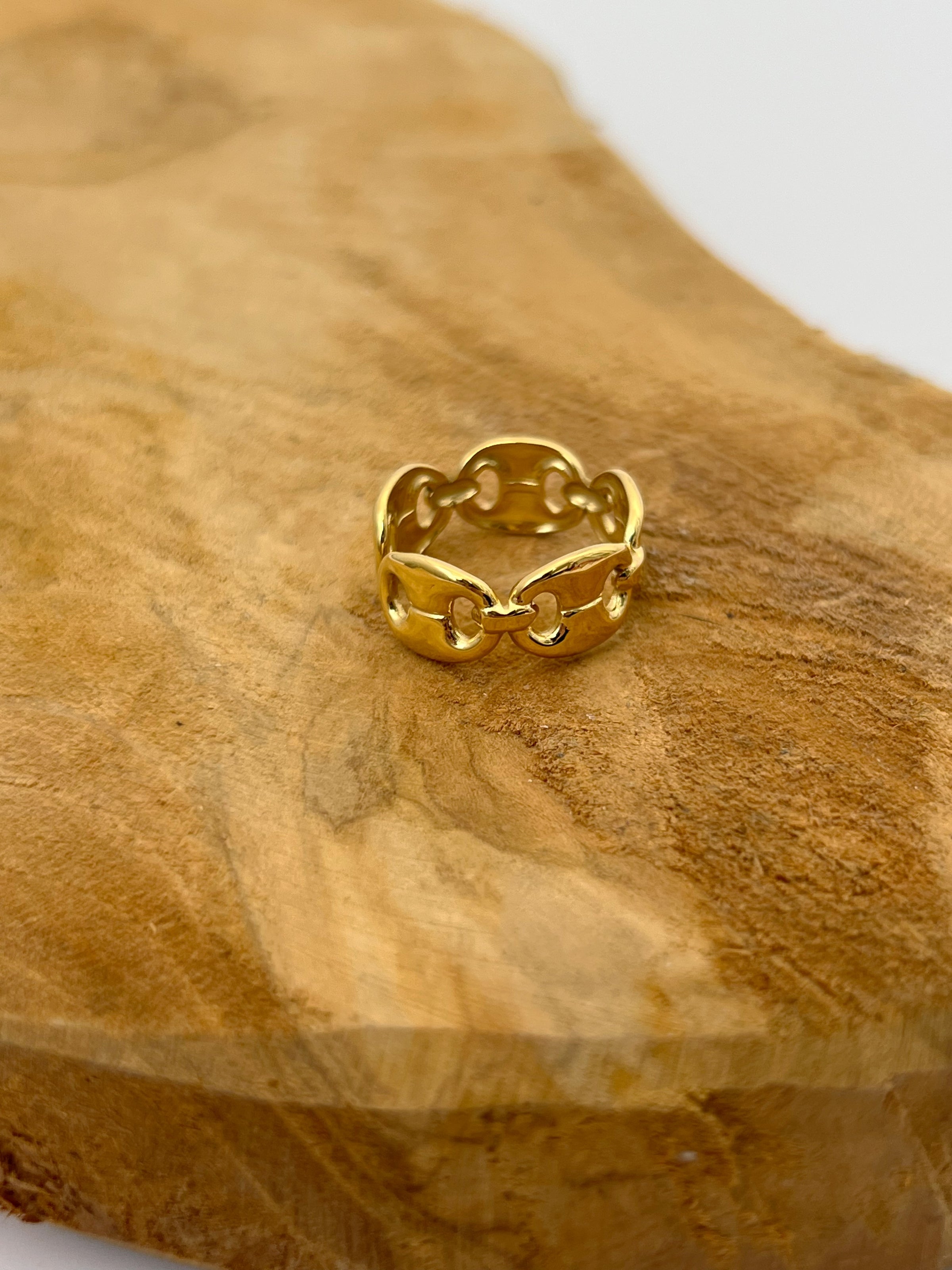 Golden ring: Monia