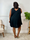 Élégante et légère, cette robe courte en gaze de coton noire est un essentiel du dressing. Sa matière douce et aérienne assure un confort absolu, tandis que sa coupe épurée en fait une pièce facile à porter, aussi bien en journée qu’en soirée.