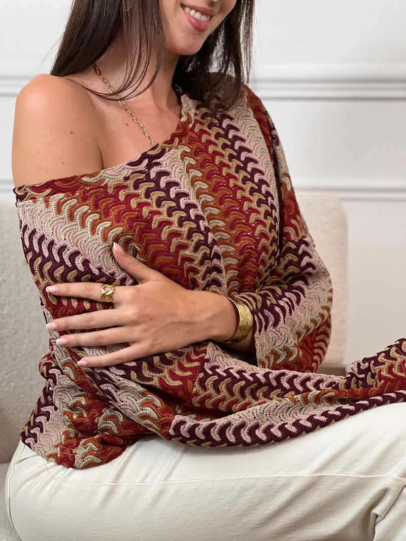 Apportez une touche de gaieté à votre garde-robe avec ce top en crochet Valentine. Conçu avec des manches longues et un col rond, il offre confort et élégance au quotidien. Sa couleur vive met en valeur votre silhouette tout en restant léger et agréable à porter.