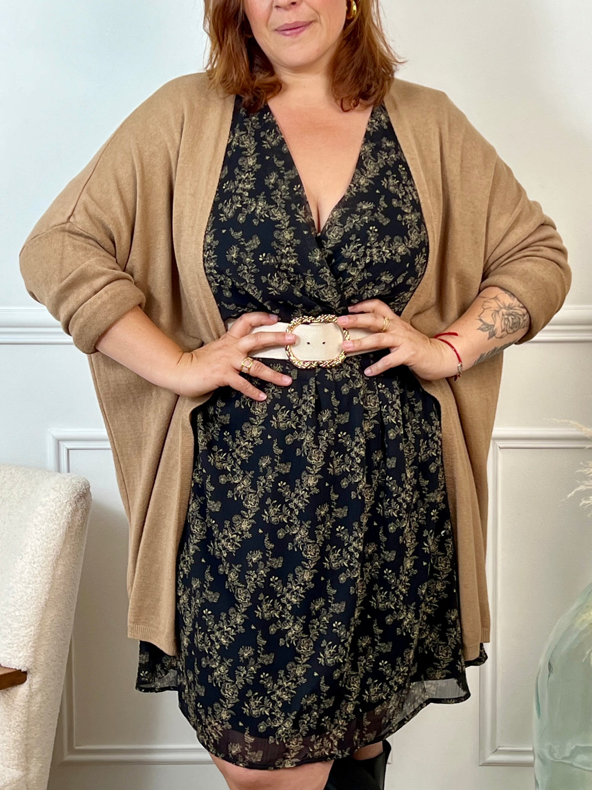 Donnez à votre garde-robe une touche élégante et sophistiquée avec le gilet long camel Louison. Fabriqué avec un tissu de qualité, ce gilet ajoutera une touche de confort et de style à toutes vos tenues. Restez au chaud et tendance avec ce gilet polyvalent qui vous aidera à créer des looks uniques pour toutes les occasions.