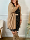 Donnez à votre garde-robe une touche élégante et sophistiquée avec le gilet long camel Louison. Fabriqué avec un tissu de qualité, ce gilet ajoutera une touche de confort et de style à toutes vos tenues. Restez au chaud et tendance avec ce gilet polyvalent qui vous aidera à créer des looks uniques pour toutes les occasions.