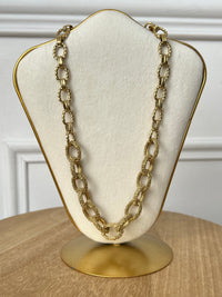 Gold necklace: Zami