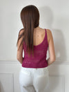 Ce top en crochet mauve Juana, avec son col rond ajouré, allie élégance et légèreté. Sa texture délicate offre un confort agréable tout en apportant une touche bohème à votre tenue. Parfait pour sublimer vos looks estivaux avec douceur et style.