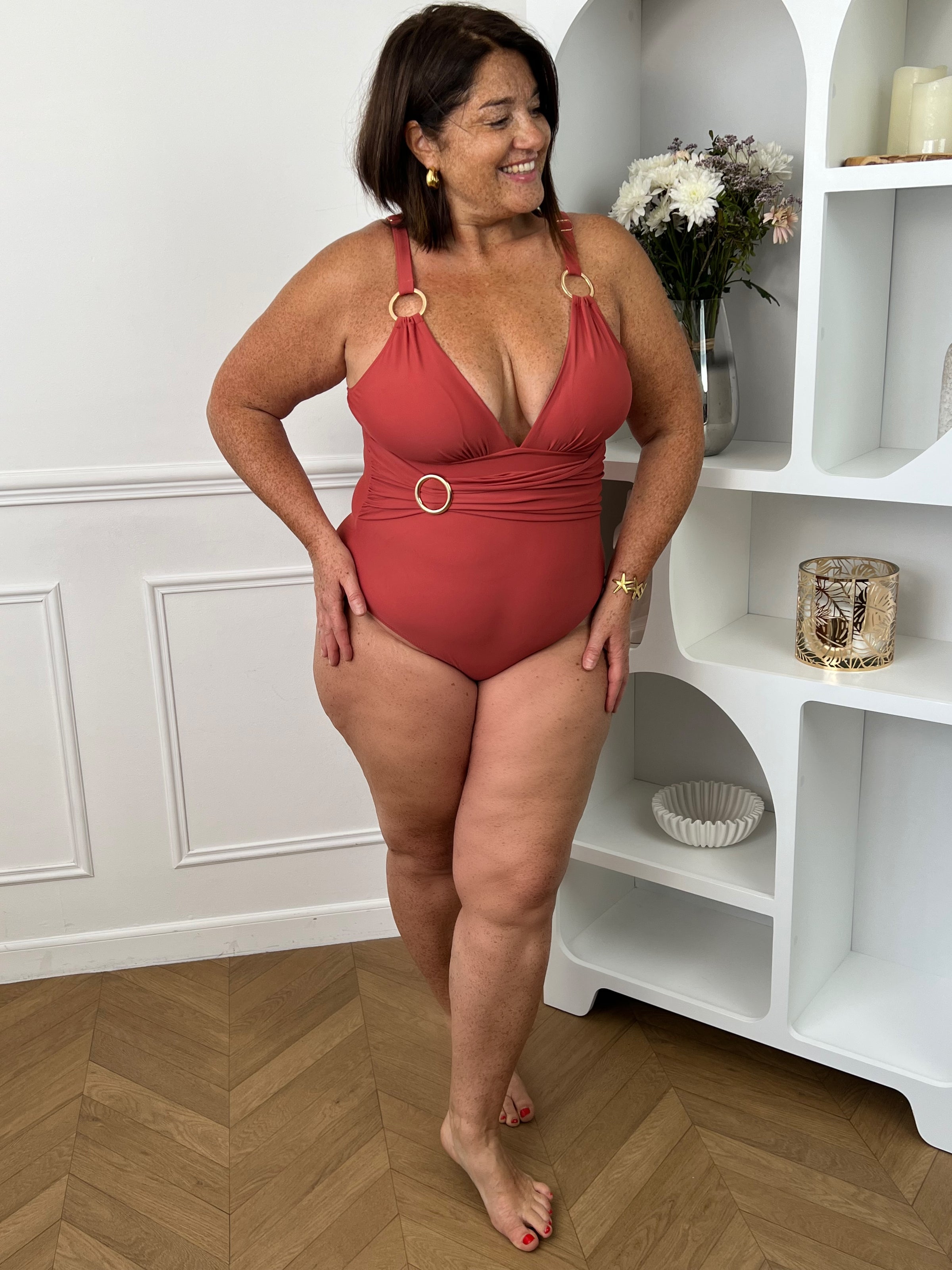 Old pink one-piece swimsuit Curve: Trendy