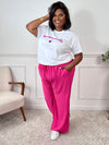Tee-shirt mademoiselle écru et fuchsia pour femme. Ce tee-shirt à manches courtes séduit par son col rond classique et son inscription "Mademoiselle" accompagnée d’un petit cœur. Avec ses couleurs écru et turquoise, il apporte une touche fraîche et féminine à votre tenue du quotidien.