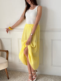 Rayonnante et ultra confortable, cette jupe longue en gaze de coton jaune illumine la silhouette avec douceur. Sa taille élastique s’adapte parfaitement à votre morphologie, pour un look à la fois fluide, léger et facile à vivre au quotidien.