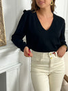 Pull noir en broderie Pull manches longues Col V Dos avec borderie, volants et boutons factices Couleur : noir Composition : 50%Viscose, 30% Polyester, 20% Polyamide Lavage à la main obligatoire