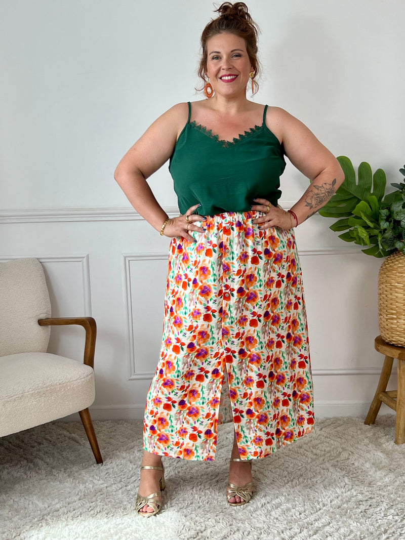 Découvrez le top vert foncé avec broderie Alexina pour femme! Le détail brodé ajoute une touche de sophistication à ce top élégant. Son design flatteur mettra en valeur votre silhouette.