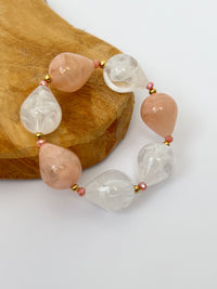 Pink and white bracelet: Tinae