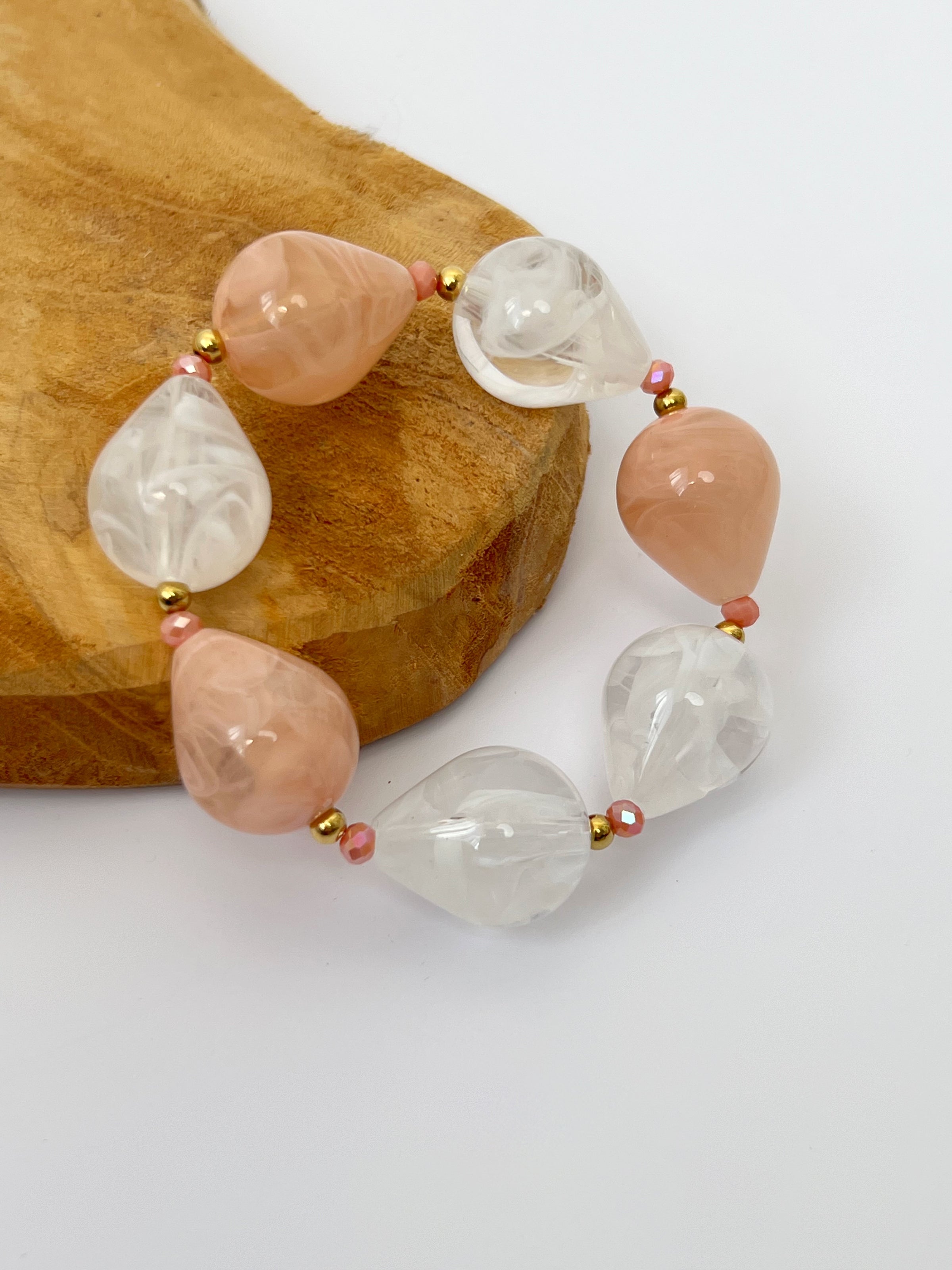 Pink and white bracelet: Tinae