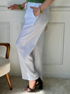 Adoptez le pantalon écru Jolina en gaze de coton. Sa coupe large et sa taille élastique offrent un confort optimal.