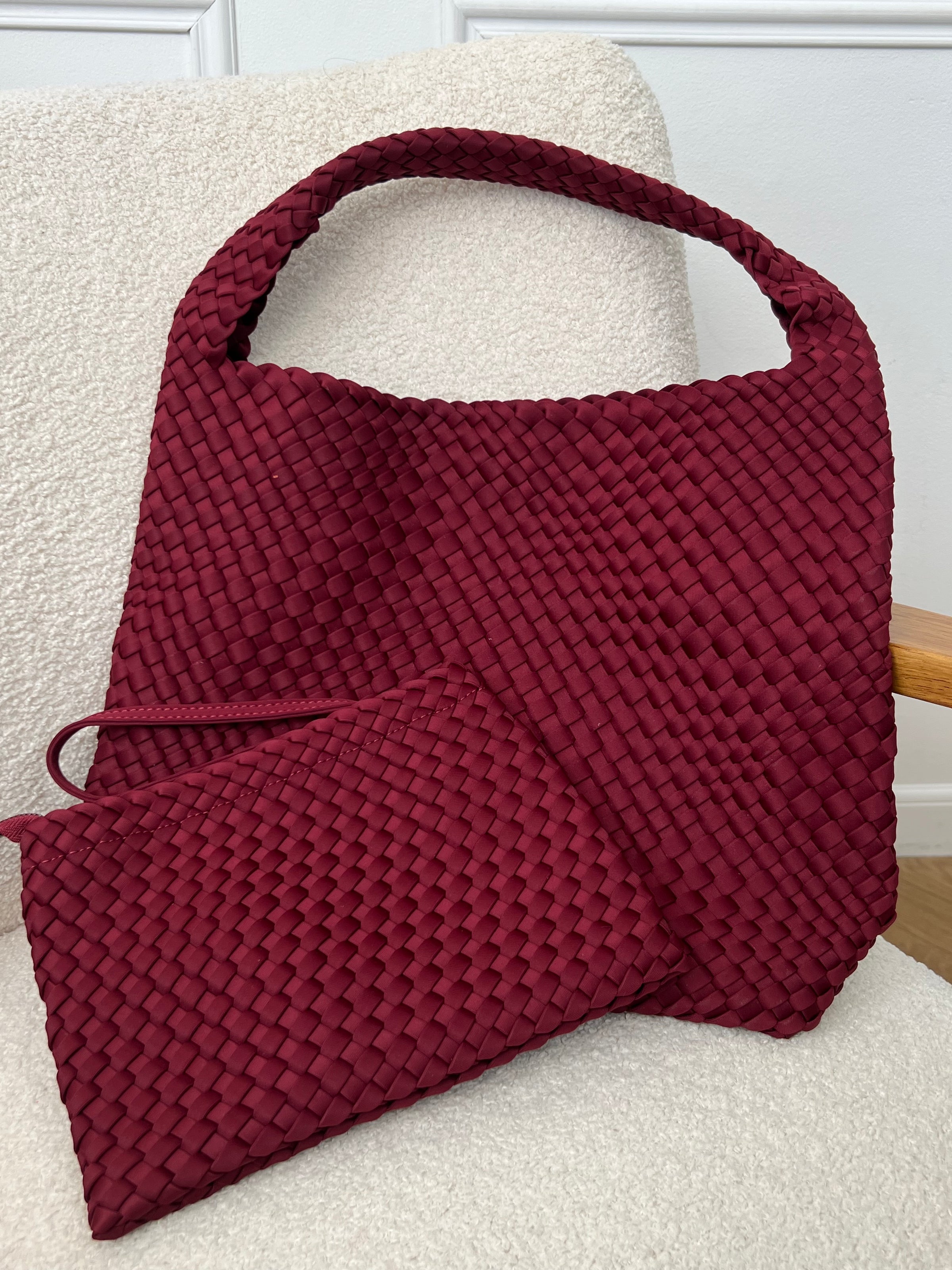 Burgundy bag: Luciana