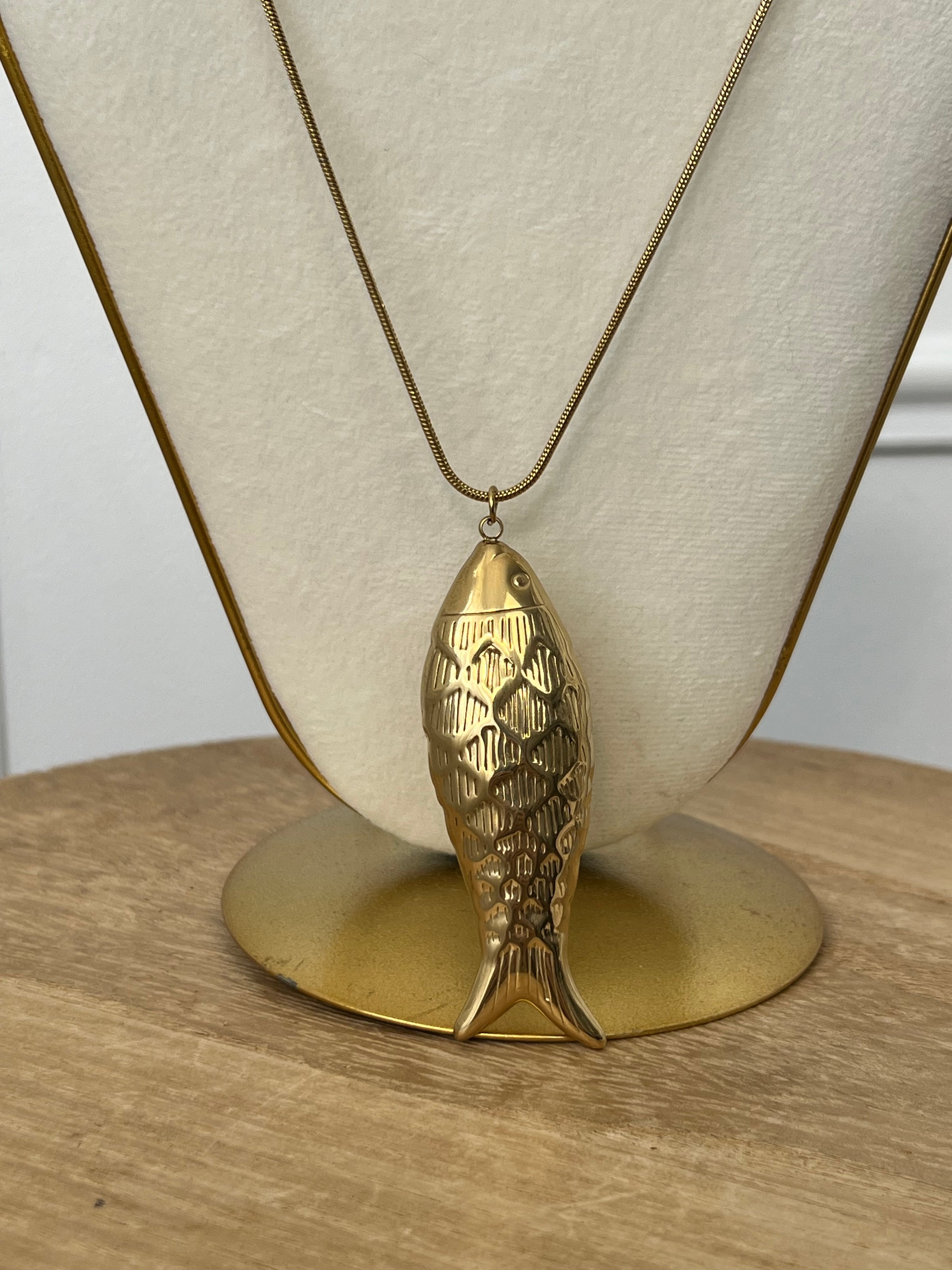 Long gold necklace: Dani