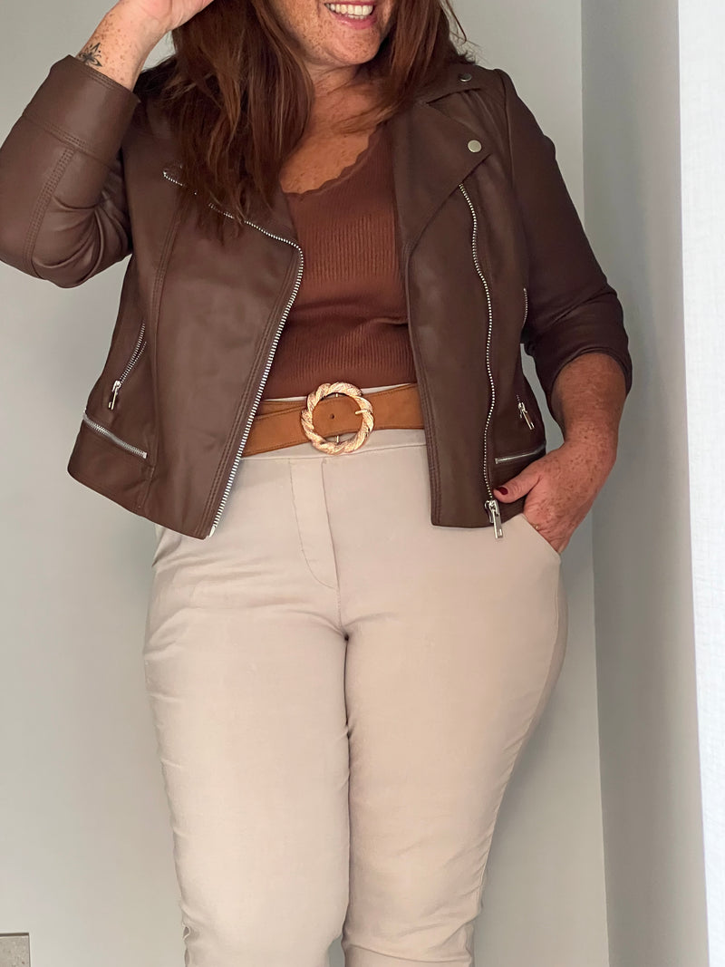 Perfecto marron Curve : Anisa