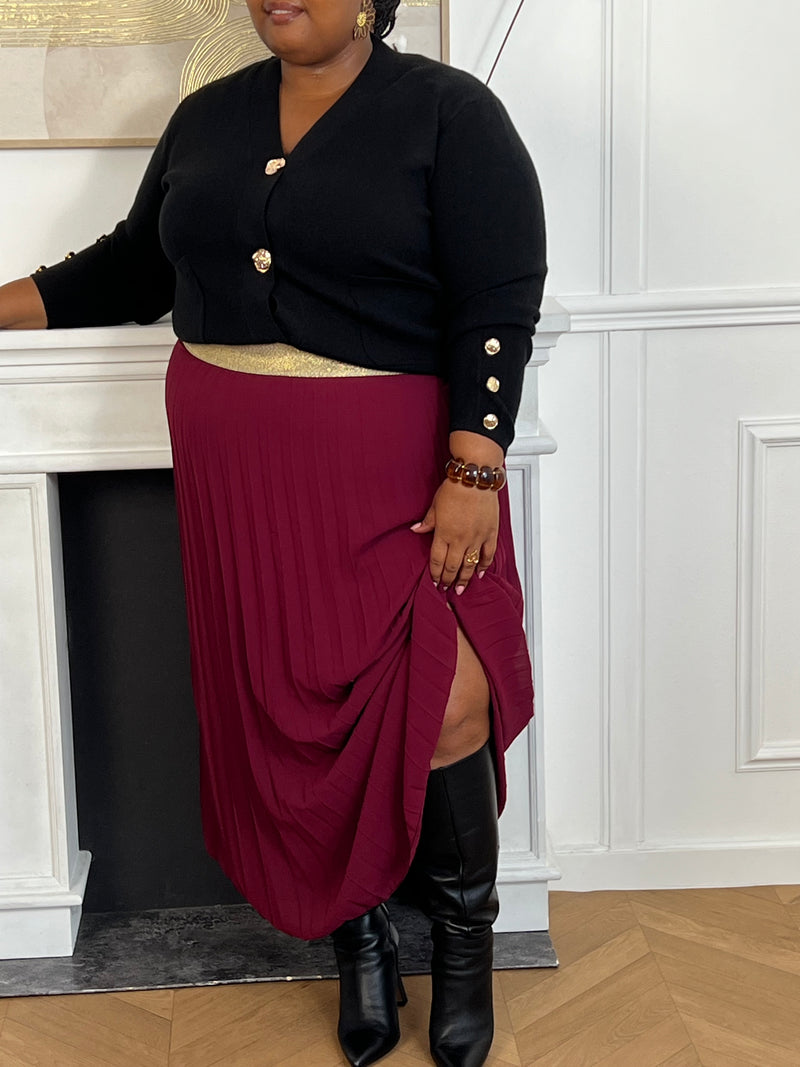 Découvrez notre jupe plissée, conçue en taille unique pour flatter les silhouettes du 42 au 50, disponible dans une gamme de couleur captivantes pour s'adapter à chaque style