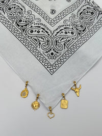White charm scarf: Chamy