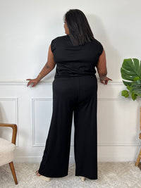 Découvrez l'ensemble noir grande taille Jazz, alliant confort et élégance. Le pantalon à taille élastique assure une tenue agréable toute la journée, tandis que le haut sans manches, orné d'un détail boucle dorée à l'épaule, apporte une touche raffinée.