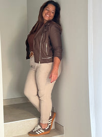 Perfecto marron Curve : Anisa