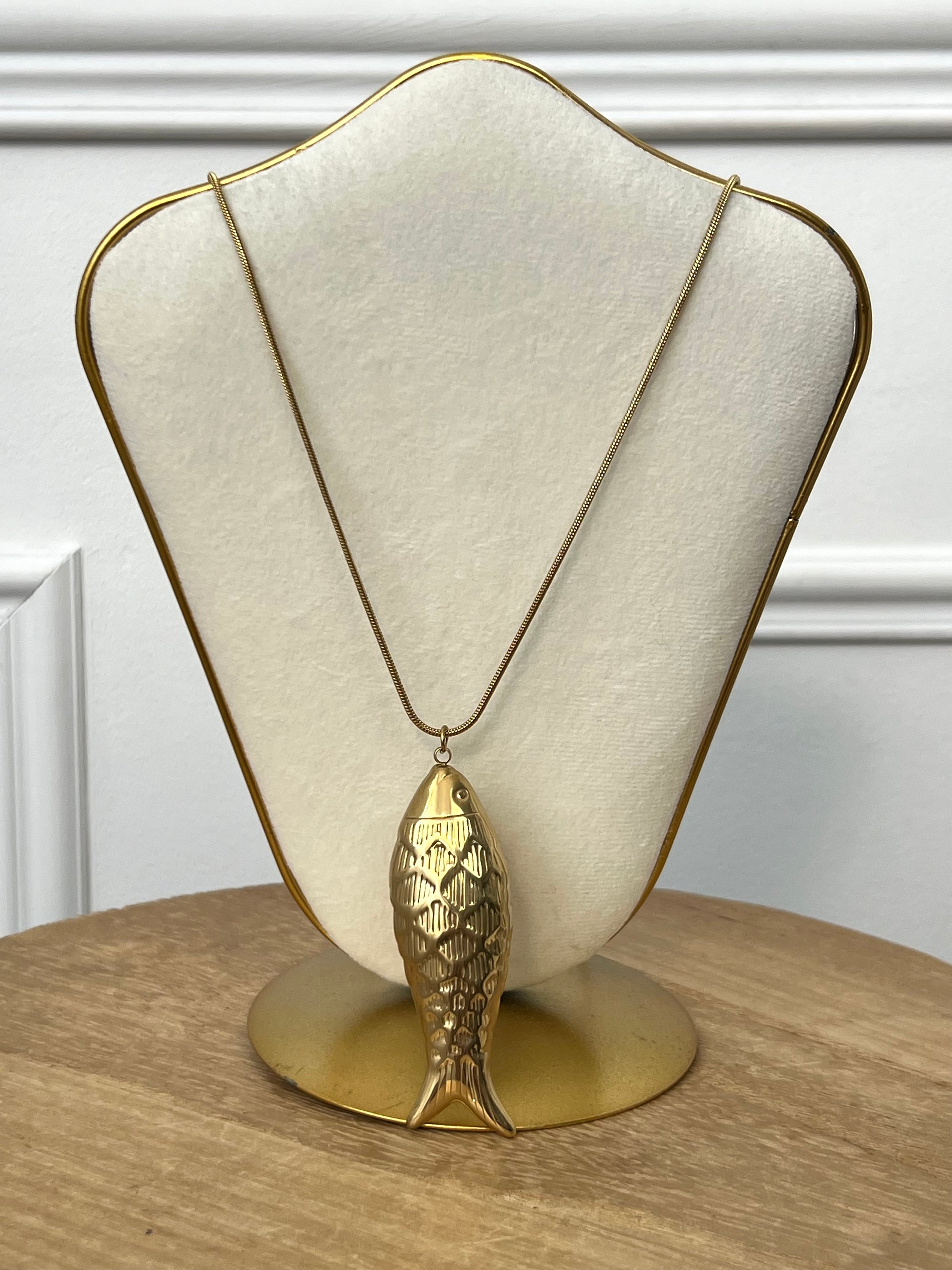 Long gold necklace: Dani