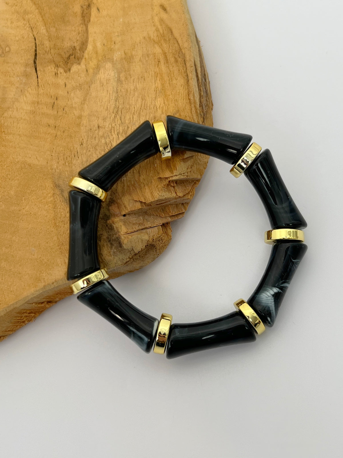 Black bracelet: Ilio