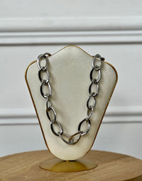 Collier argenté : Isio
