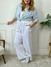 Ce pantalon écru grande taille Maloe est à la fois chic et décontracté. Fabriqué en gaze de coton, il est léger et confortable à porter toute la journée.