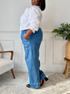 Révélez votre élégance avec le pantalon bleu Eline grande taille ! Sa coupe droite et taille haute flatte votre silhouette. Pratique avec ses poches avant et arrière, il s'ajuste parfaitement avec son élastique et ses liens de serrage.