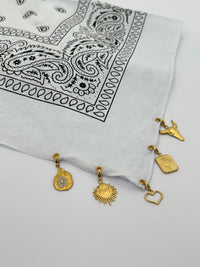 White charm scarf: Chamy