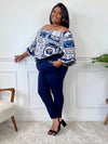 Mettez vos épaules en valeur avec notre blouse Nayla au col bateau élastique ! Avec son design original et motifs divers, cette blouse bleue à manches courtes vous rendra irrésistible.