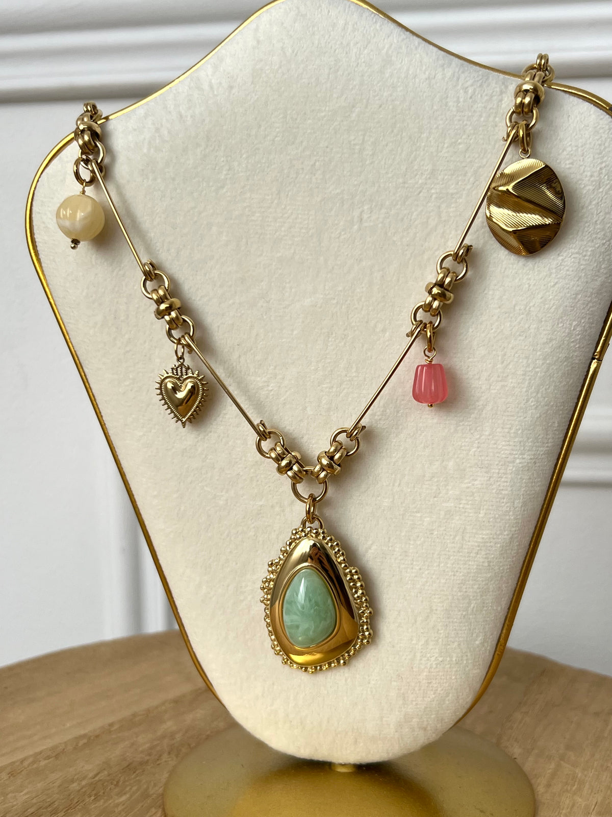Long gold necklace: Cathi