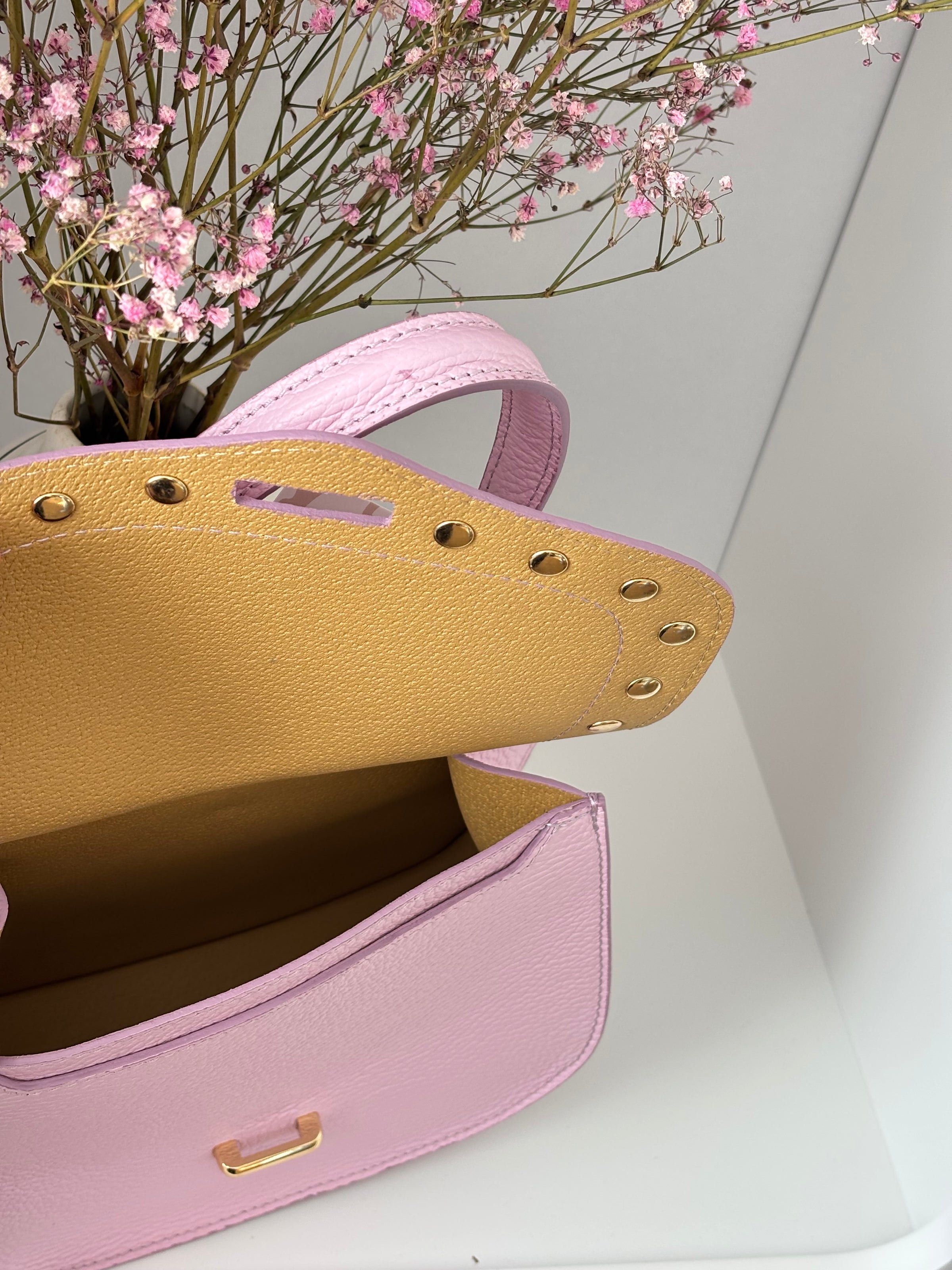 Pink bag: Yelo