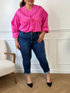 Le jean bleu foncé grande taille Melya assure confort et style avec sa coupe droite classique. Pratique, il dispose de deux poches à l’avant et à l’arrière pour garder vos essentiels à portée de main. Sa fermeture éclair accompagnée d’un bouton garantit une tenue fiable tout au long de la journée.&nbsp;