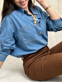La chemise Olaya en denim bleu allie style et praticité. Avec ses manches longues, son col chemise et ses deux poches poitrine, elle s'adapte à tous vos looks. Les boutons dorés ajoutent une touche d'élégance à ce basique incontournable.