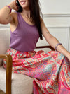Ce débardeur lilas pour femme allie confort et élégance avec son col rond devant et derrière. Ses bretelles fines offrent une silhouette légère, tandis que sa composition mêlant polyester, polyamide, acrylique et laine assure douceur et chaleur.