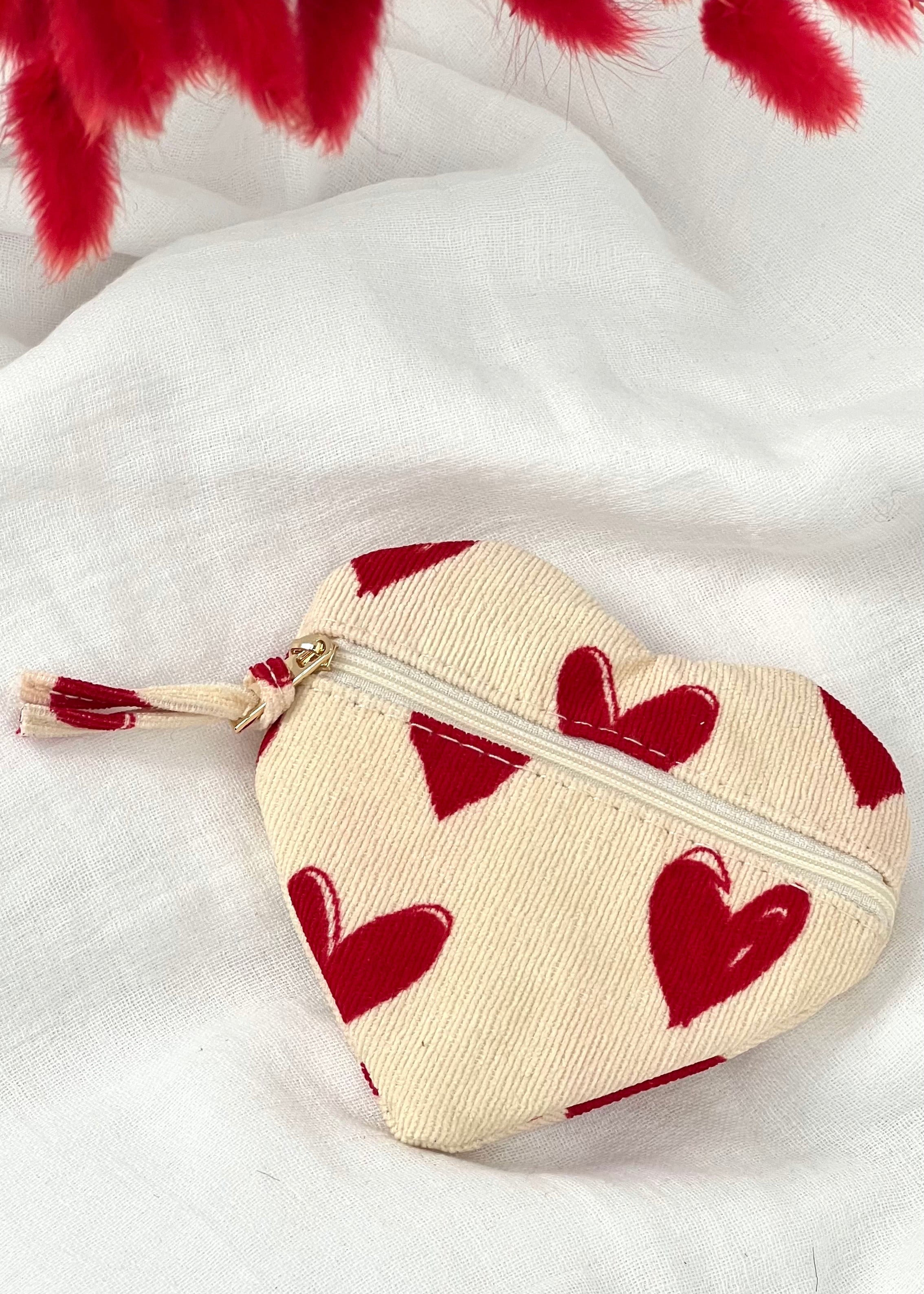 Beige heart clutch: Olio