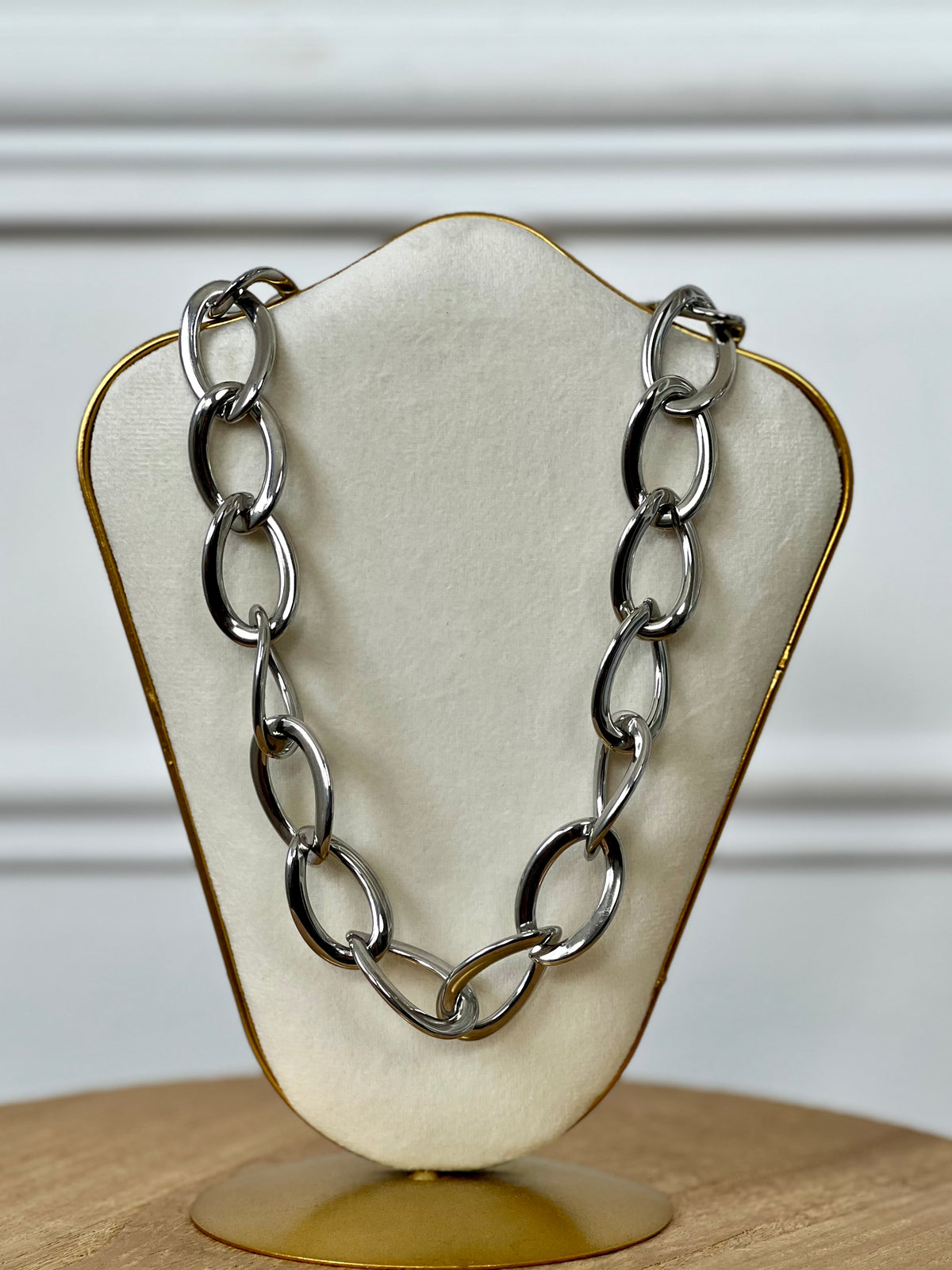 Collier argenté : Isio
