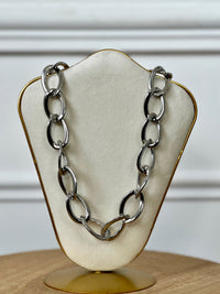 Collier argenté : Isio